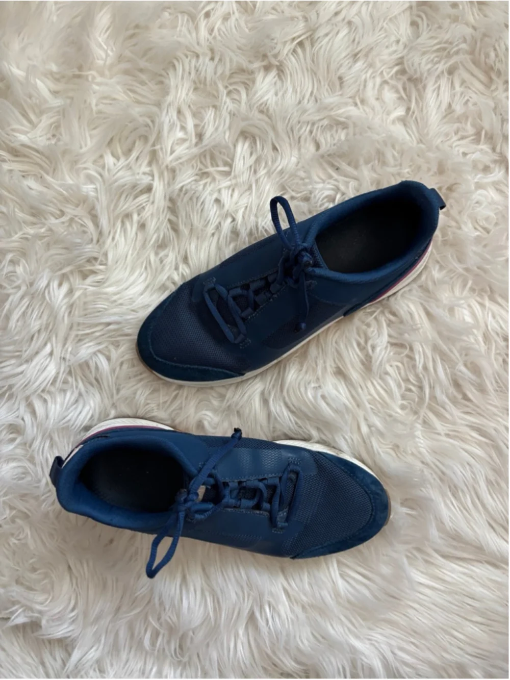 VIONIC Women's Fearless Sneaker in Dark Blue Berry size